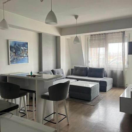 Cozy Apartment In The City Center Szkopje Kültér fotó